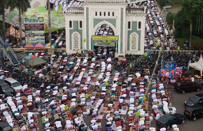 به‌ وێنه‌.. موسڵمانانى جيهان جه‌ژن پيرۆز ده‌كه‌ن